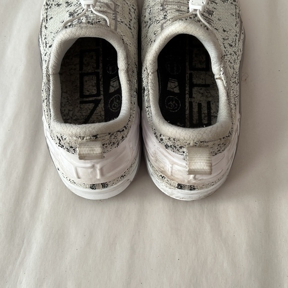 Nike l Size 10 Running Shoes - Picture 2 of 4